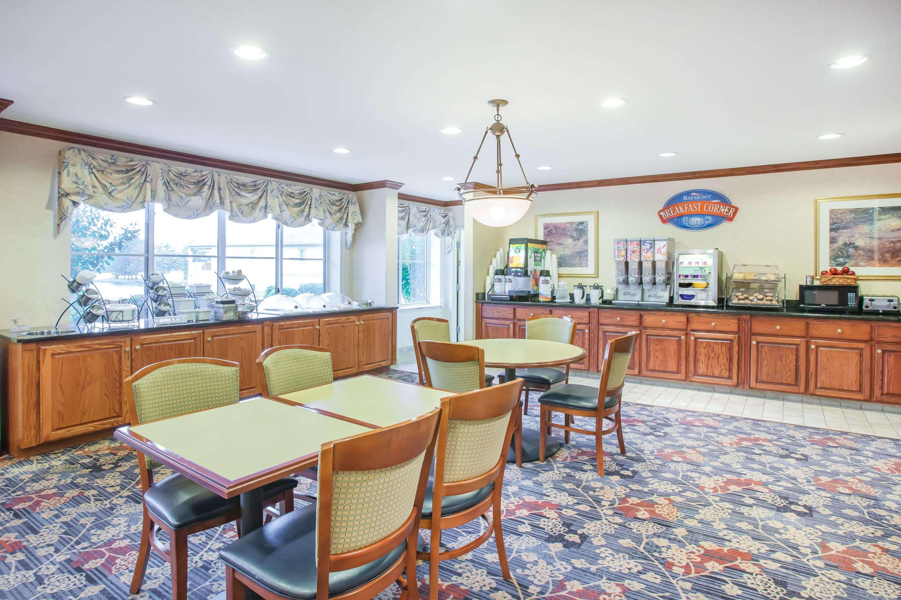 Baymont On The Lake By Wyndham Hot Springs Exterior photo